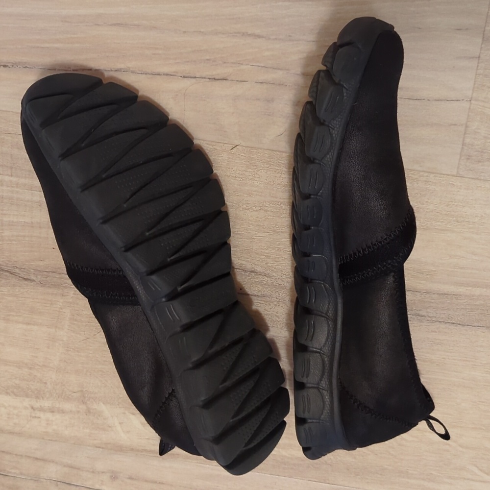 Sz.8 Skechers Slip-ons Air-Cooled Memory Foam . All Black - Picture 6 of 9